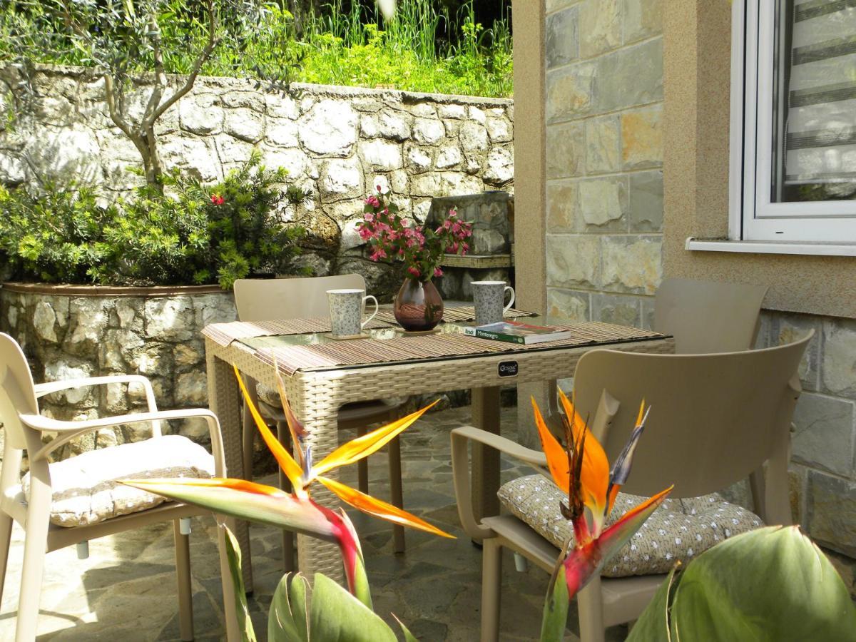Apartments Aleksandra Risan Exterior foto